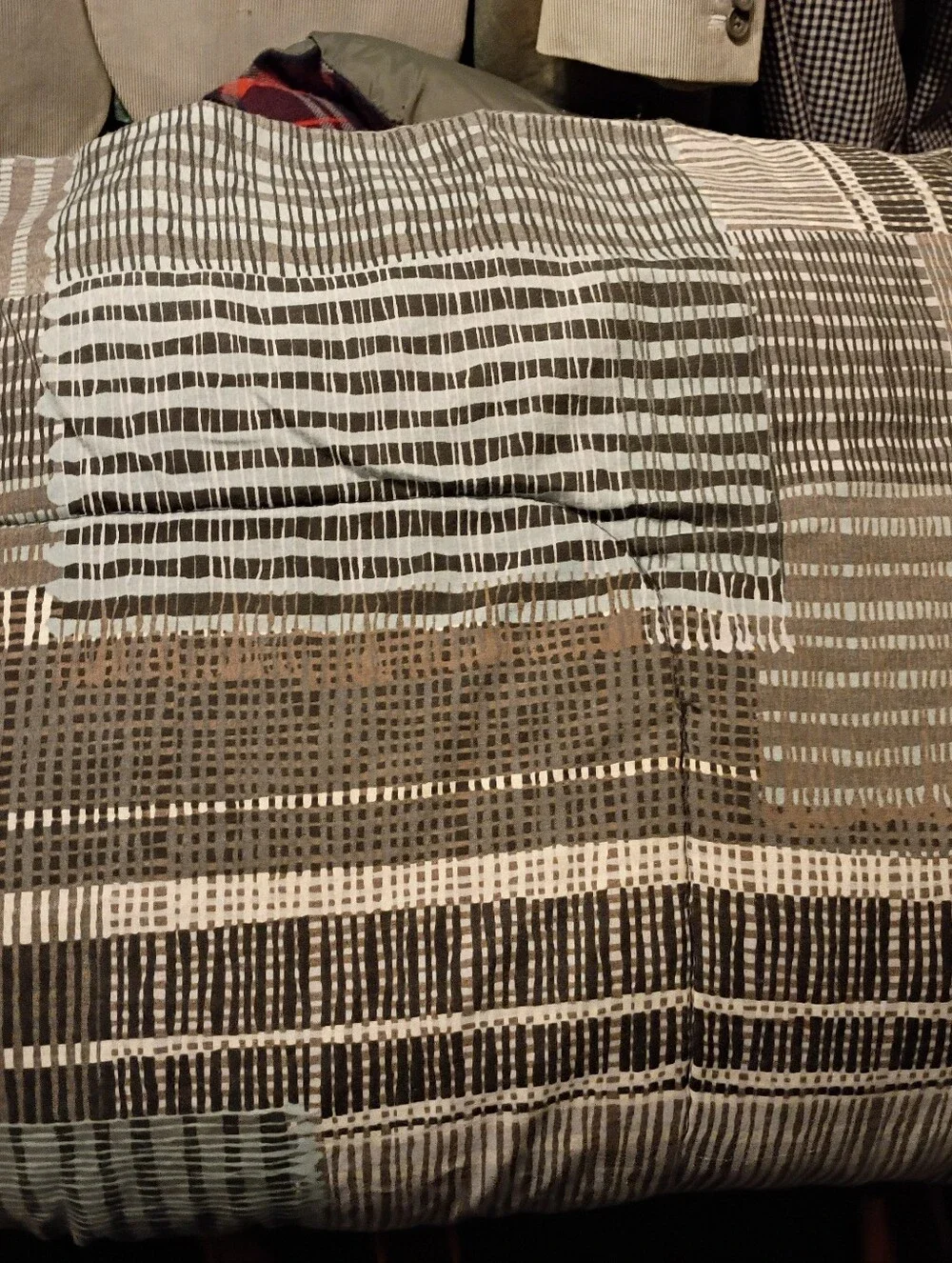 JCPenney Studio Neutral Stripe Patchwork Vintage Cross stitched Comforter. 🛏️